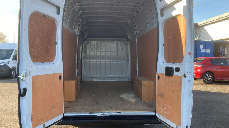 Peugeot Boxer 435 L4 Diesel 2.2 BlueHDi H3 Professional Premium+ Van 140ps